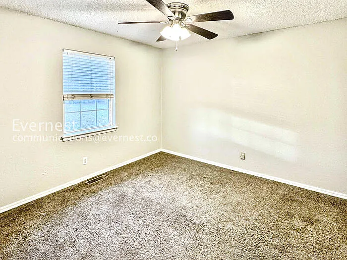 1756 S Pine Ave — Photo 28