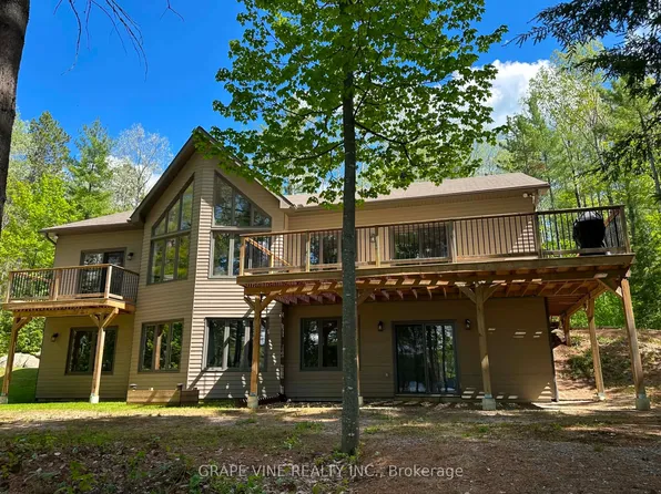 424 Lakewoods Dr, Madawaska Valley, ON K0J 1B0
