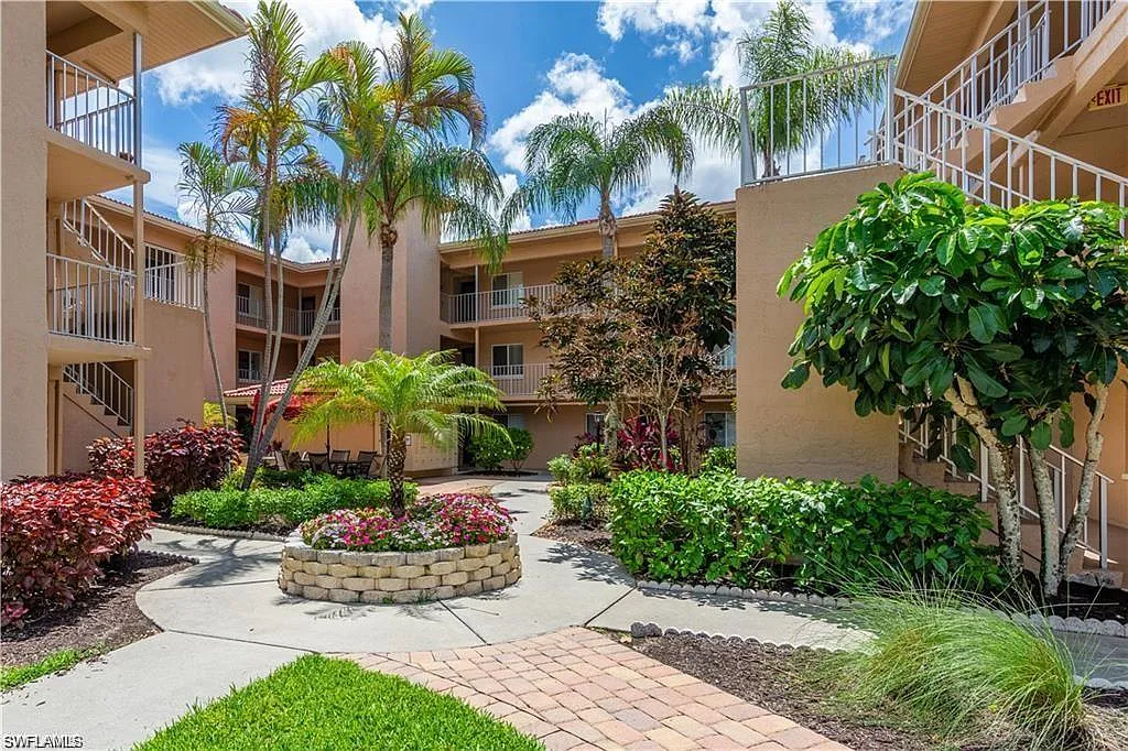 2 bed, 1.0 bath, 843 sqft, $1,800 — Photo 1