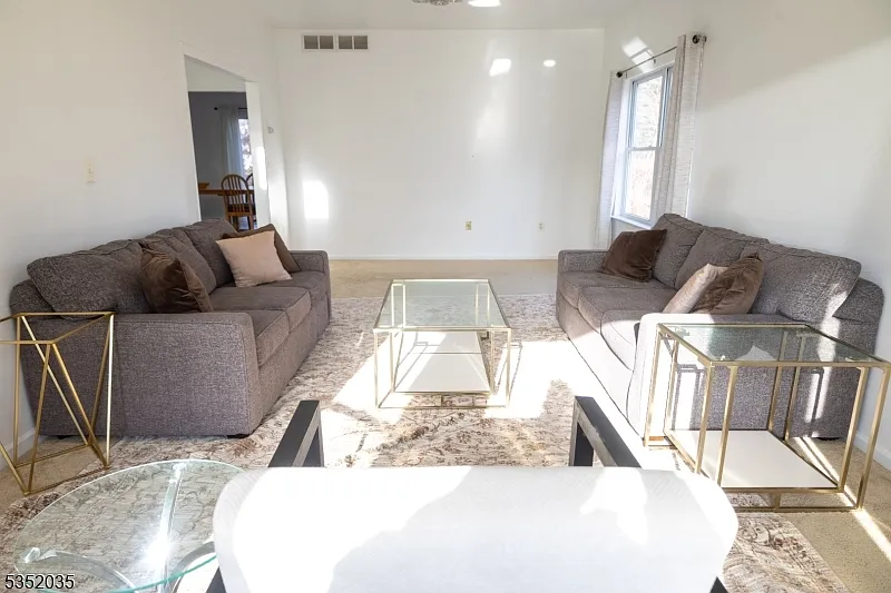 4 bed, 2.5 bath, $4,500 — Photo 4