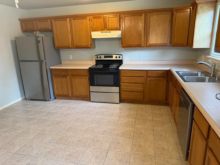 720 Appleridge Dr — Photo 4