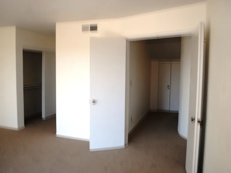 Master bedroom w/walk in closet