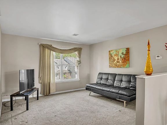4th image of 110 Hiddenwood Dr #A