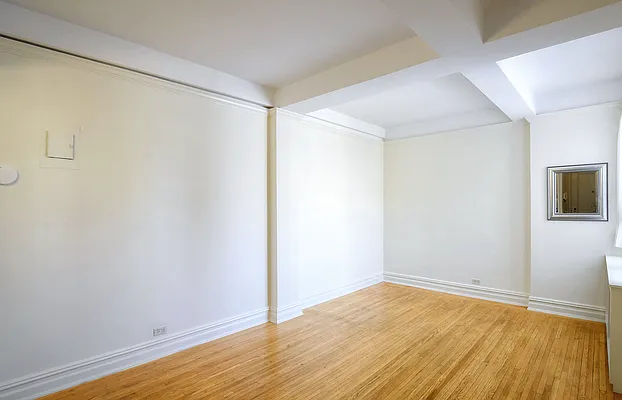 Rented by Bond New York | media 20