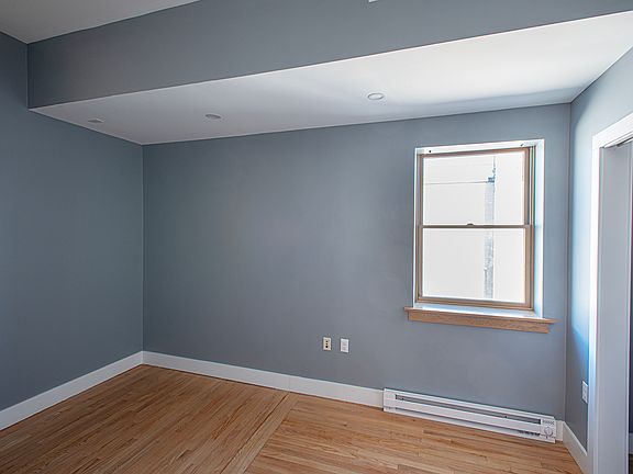 3rd image of 140 Main St #4