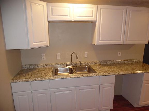 3rd image of 721 Maurine Dr
