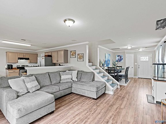 5th image of 3174 Castlecreek Dr