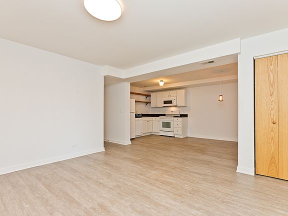 3rd image of 2254 W Foster Ave Suite 1R