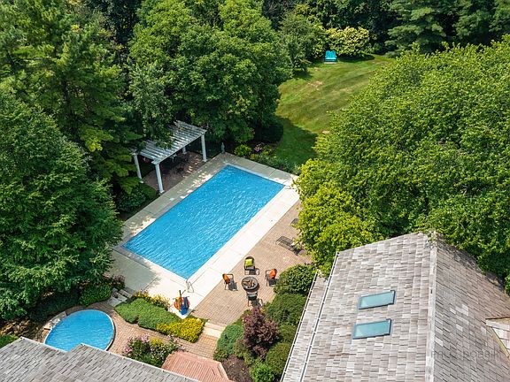 5th image of 840 S Forest Dr