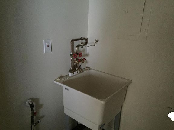 2nd image of 15554 Dupage Blvd