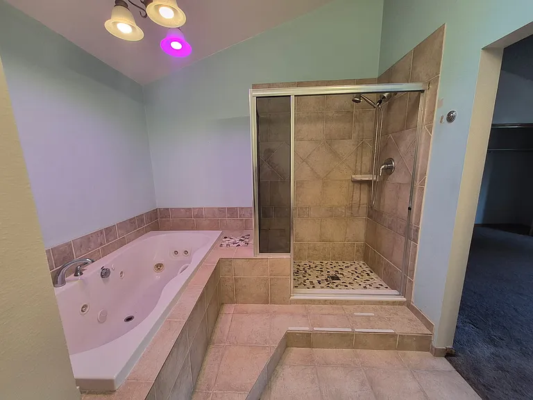 4272 Kingsbury Dr — Photo 6