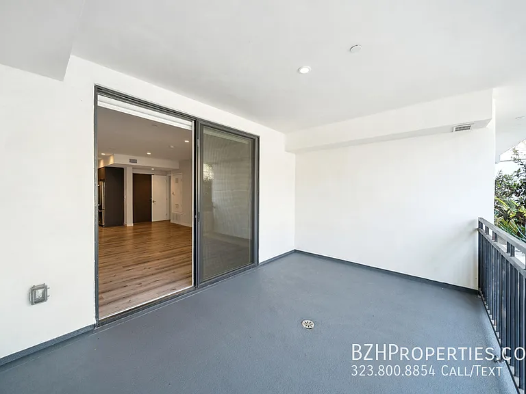 Bedford Twenty - Luxury Condos — Photo 30