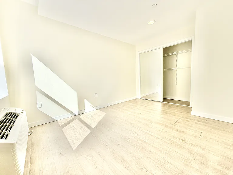 249 S 49th St #8O6 — Photo 79