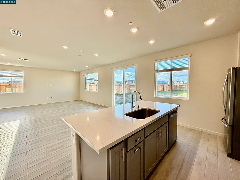 626 Shefford Dr — Photo 6