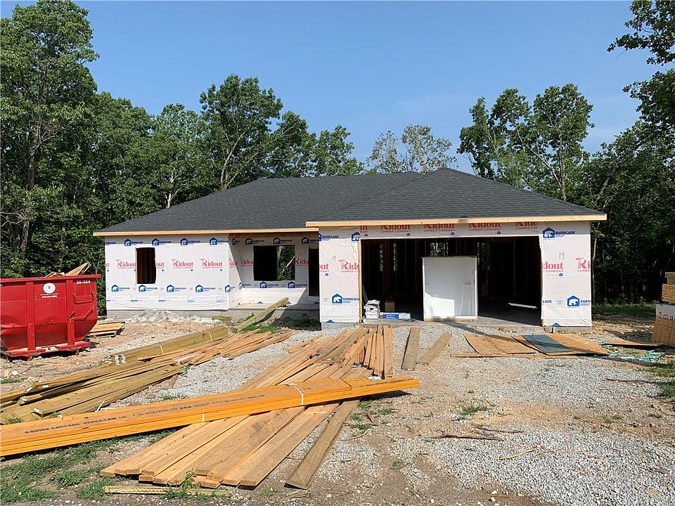 1st image of 19 Boreland Ln