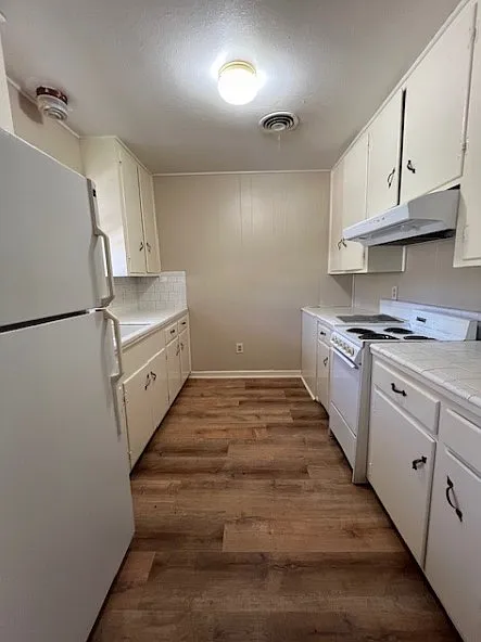 2 bed, $900 — Photo 4