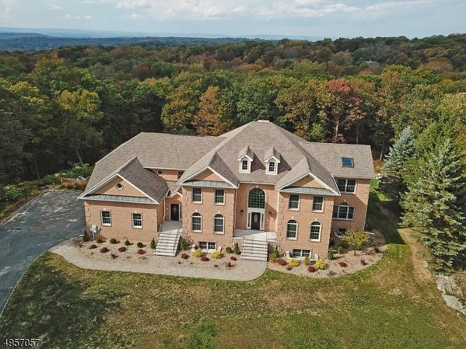 1st image of 18 Forest Hill Dr