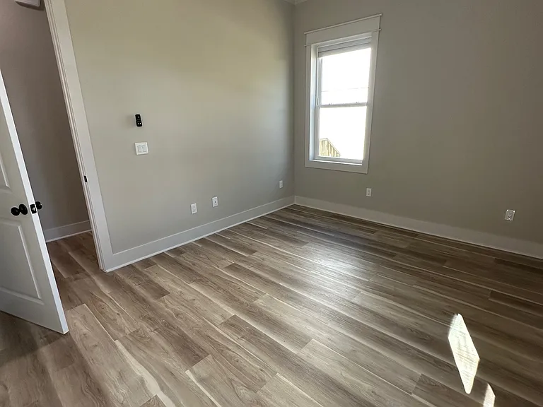99 Devlieg Ave — Photo 9
