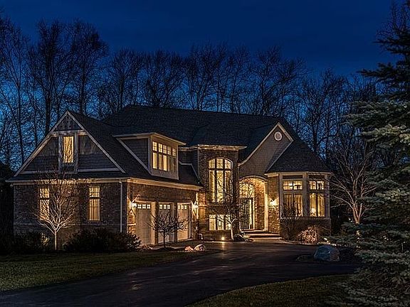 3rd image of 2587 Oak Hills Dr