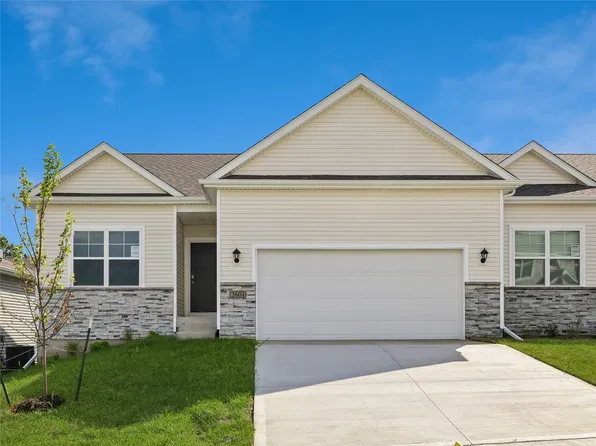 2504 Brook View Dr, Des Moines, IA 50317