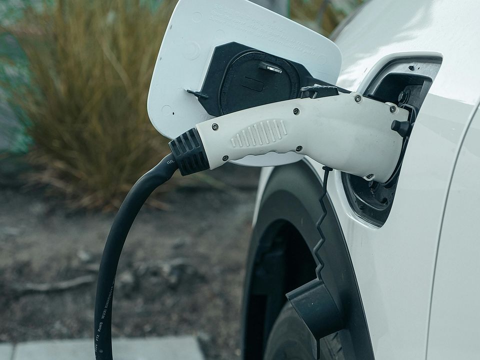 road-industry-cable-charging-9800002