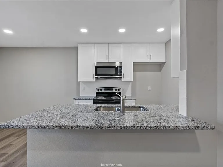 1504 Alpine Cir #C — Photo 5
