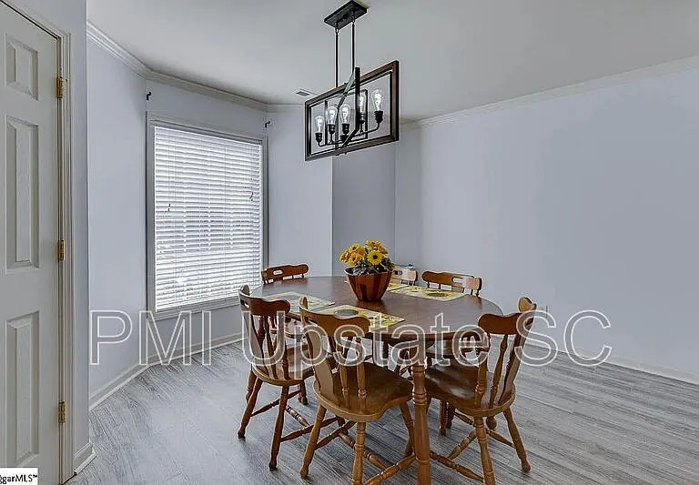 1122 E Lee Rd — Photo 3