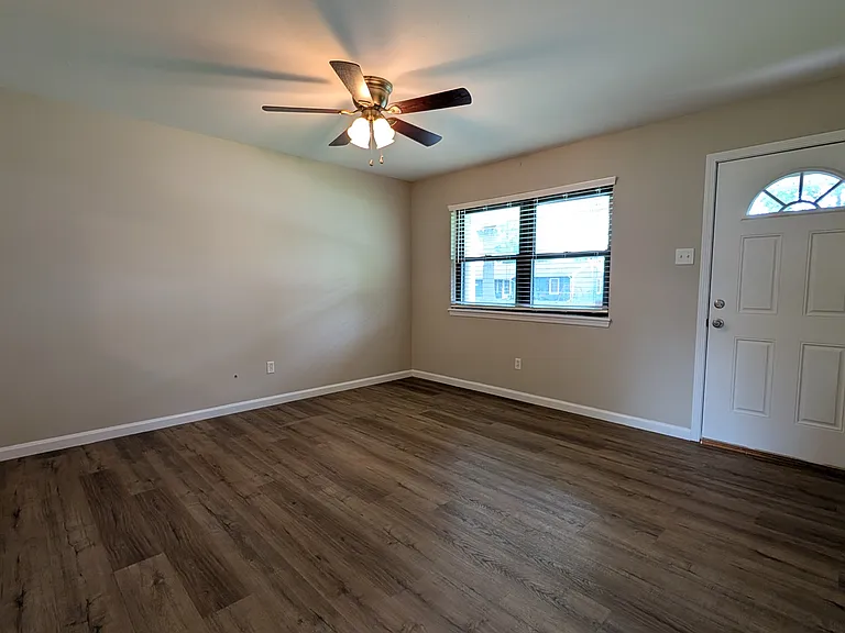 809 Jacobs Ln — Photo 3