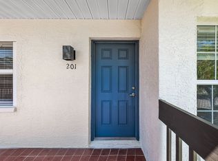 3800 34th Ave S APT 203, St Petersburg, FL 33711