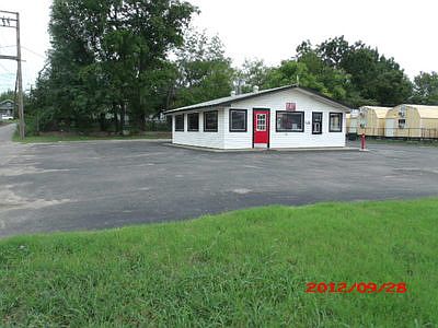 4th image of 216 E Main St