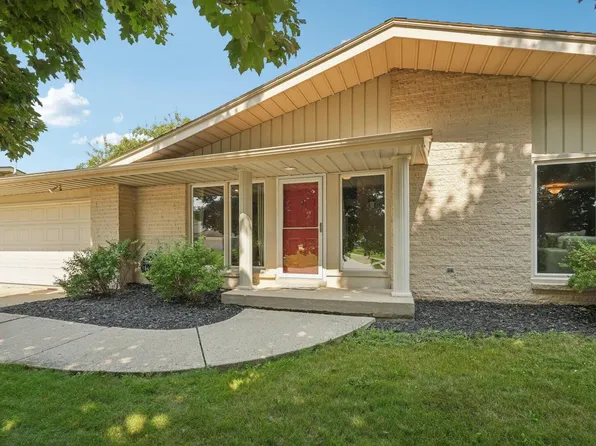 12460 West Crawford DRIVE, New Berlin, WI 53151