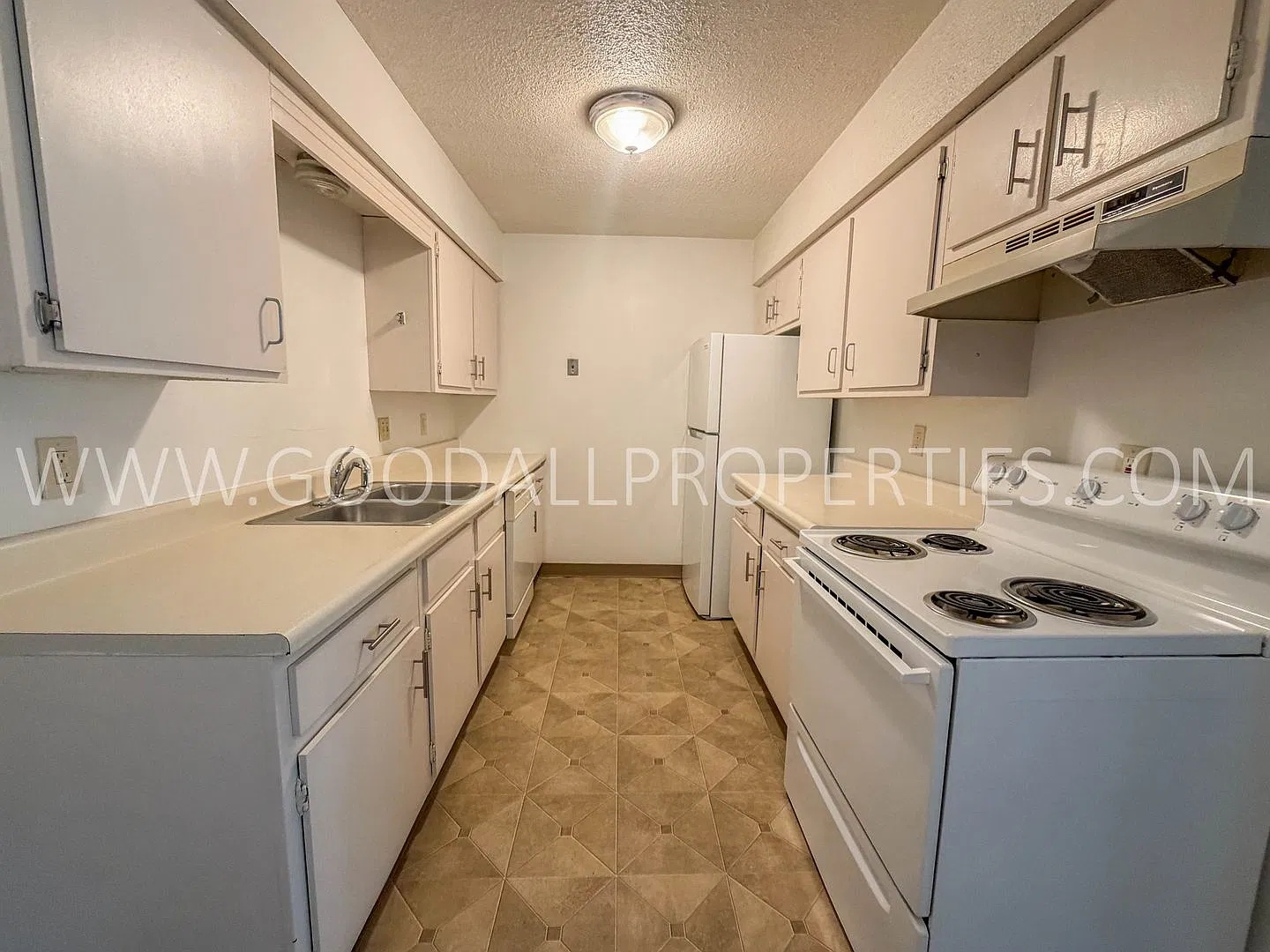 2-Bedroom Clive Condo with Pool + Gas, Water & Trash Included — Photo 2