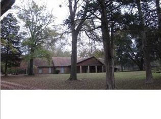 704 Academy Dr, Benton, MS 39039