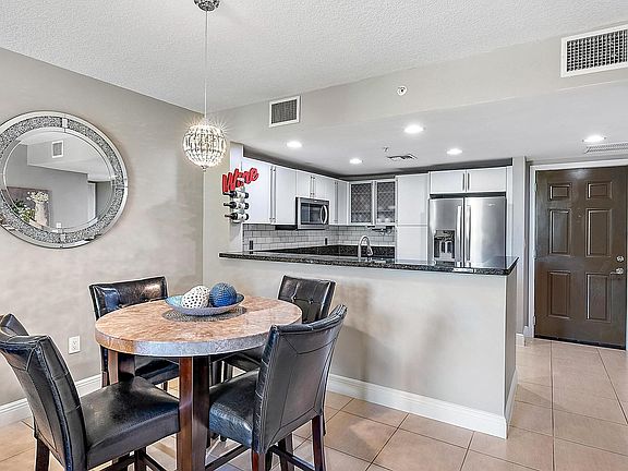 4th image of 610 Clematis Street #321