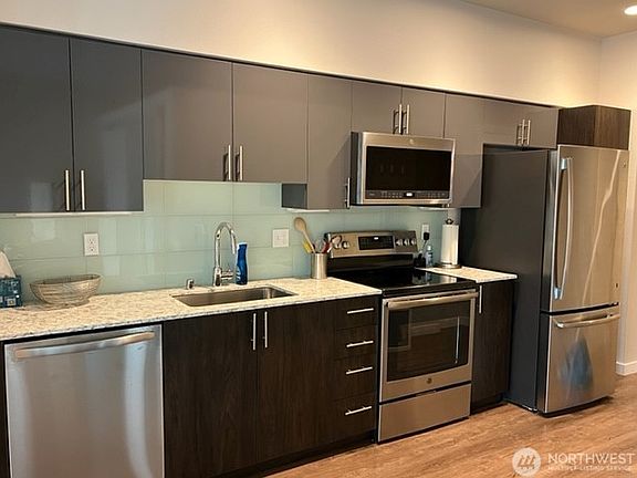 3rd image of 1085 103rd Ave NE APT 116