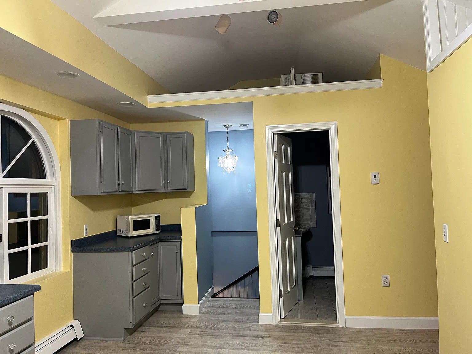 Studio, 750 sqft, $1,600 — Photo 2