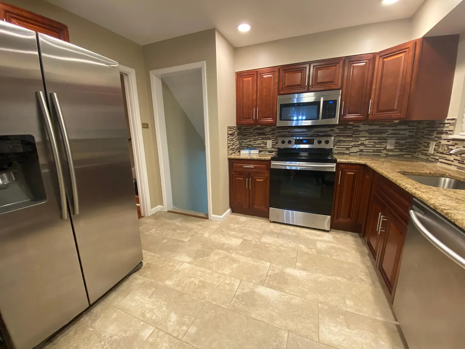 3 bed, 2.5 bath, 2100 sqft, $2,700 — Photo 3