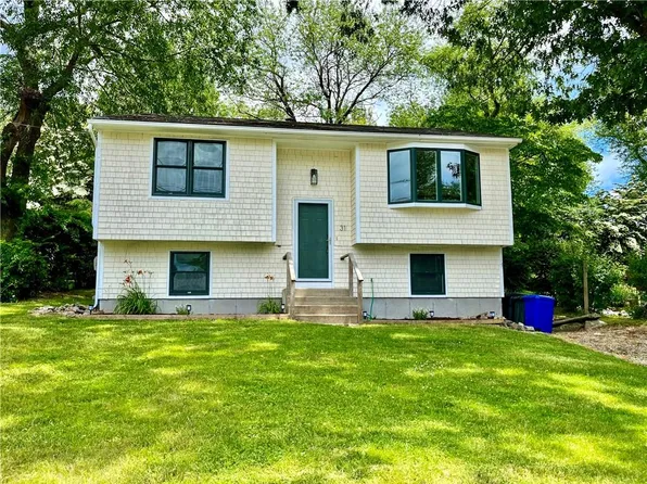 31 Saybrook Ave, Narragansett, RI 02882