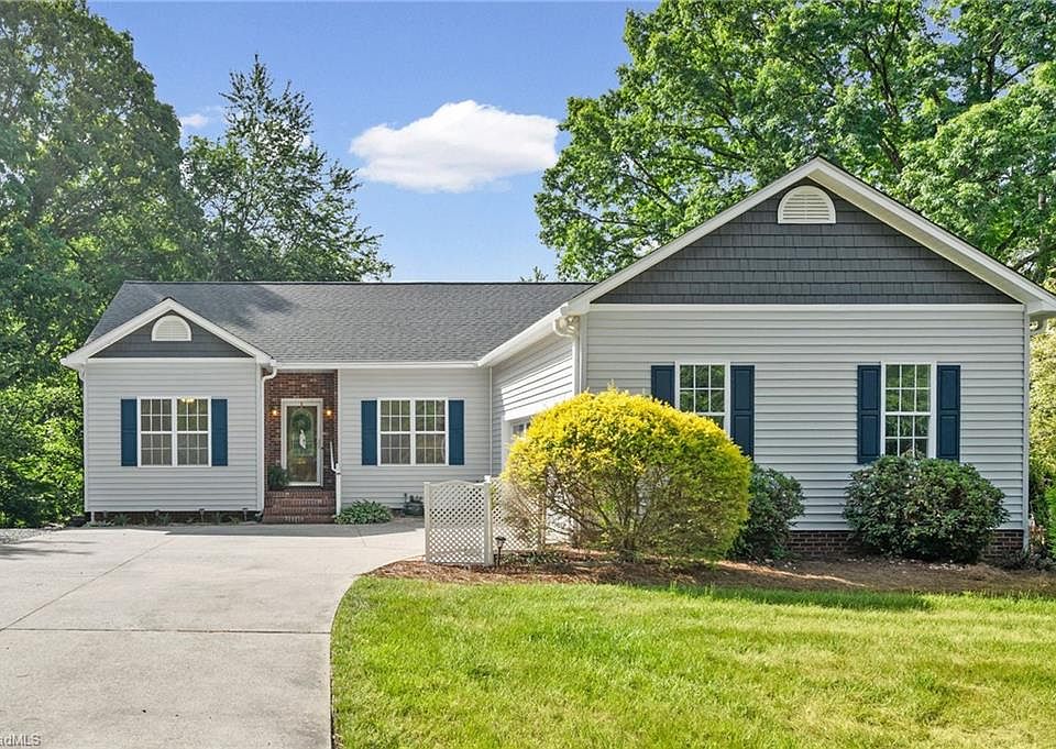 1st image of 26 Robinhood Cir