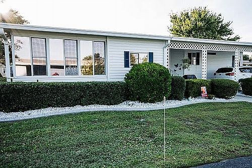 3rd image of 438 Kingslake Dr