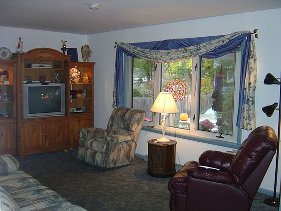 4th image of 14 Zoar Ave
