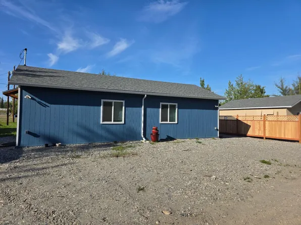 2424 Loomis Dr, North Pole, AK 99705