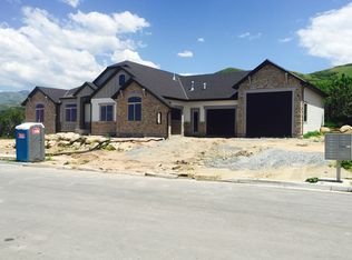 915 S Silvertree Ln, North Salt Lake, UT 84054