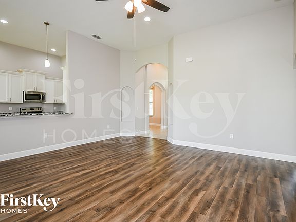 4th image of 321 Lake Mariana Pl