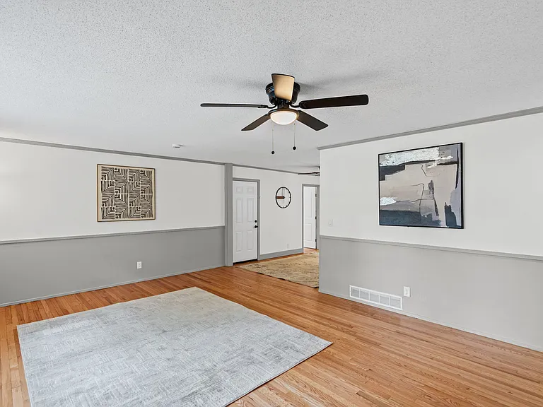 7809 Rosewood Dr — Photo 5
