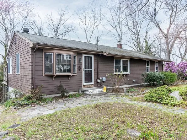 26 Meadow Sweet Trl, Saunderstown, RI 02874