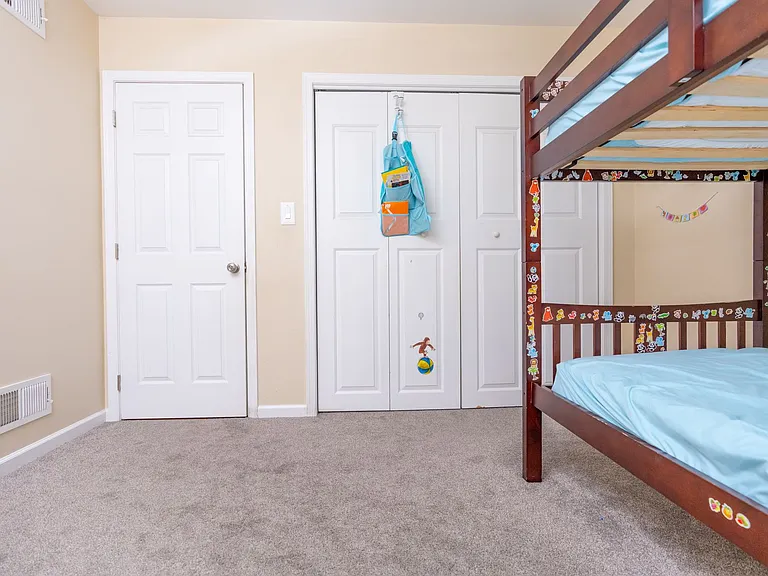 2072 Sheaffer Rd — Photo 28