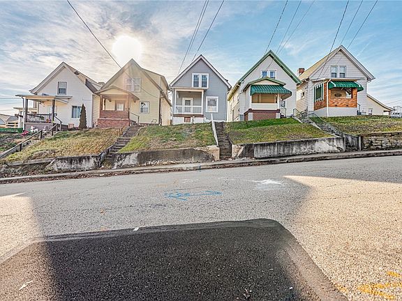 3rd image of 720 Saint Clair Ave