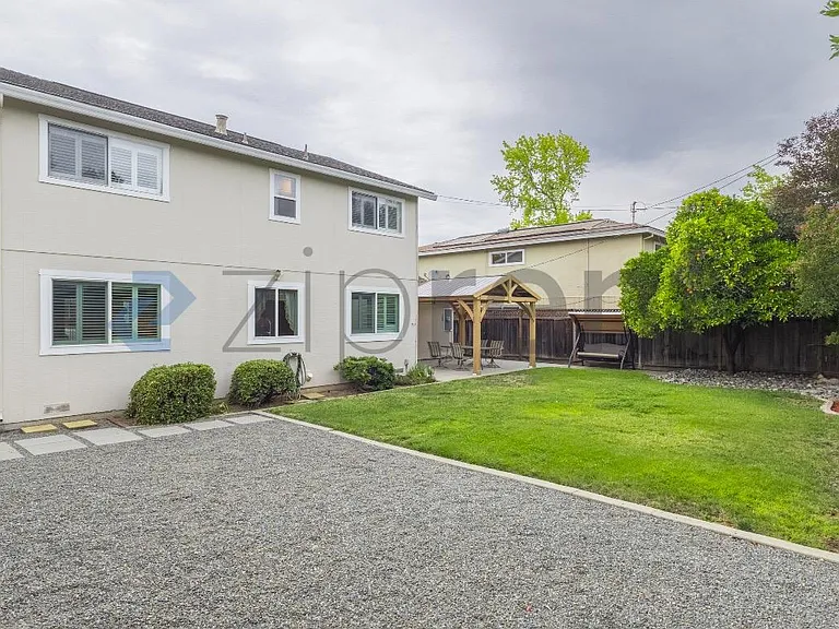 1602 Saint Regis Dr — Photo 30