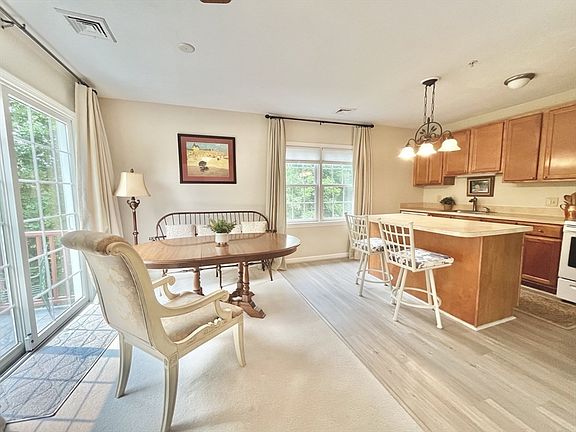 4th image of 902 Main St APT 52
